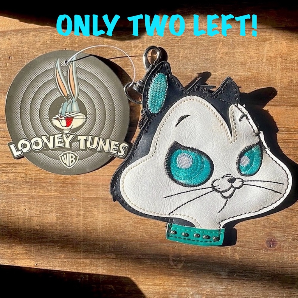 NWT 𝐑𝐀𝐑𝐄 VINTAGE “CLEO” PUSSYFOOT COIN PURSE w/CLIP